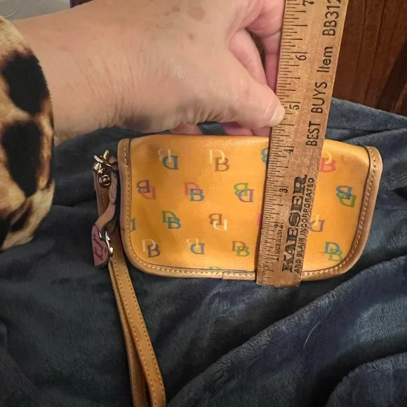 Dooney & Bourke Orange DB Monogram Wristlet, removable strap, good/excellent - Picture 8 of 8